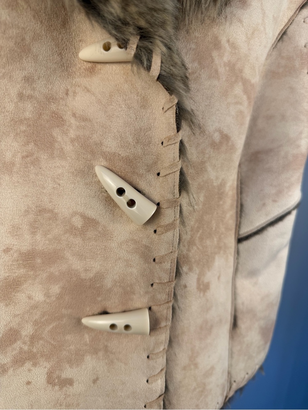 Scully Faux Suede Faux Fur Lined Western Toggle Vest Tan Small - Picture 2 of 8